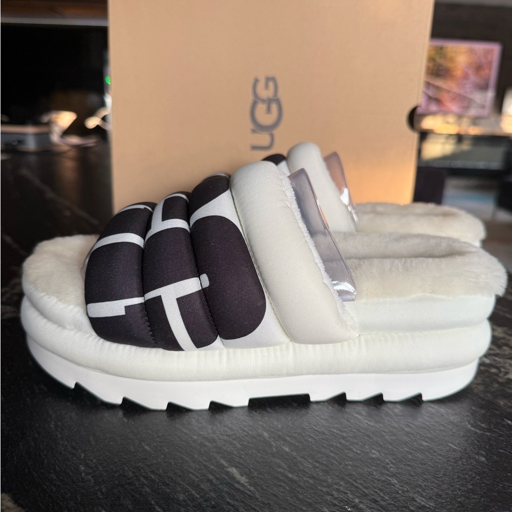 NWT UGG Black and Cream Plush Slippers - Picture 2 of 3
